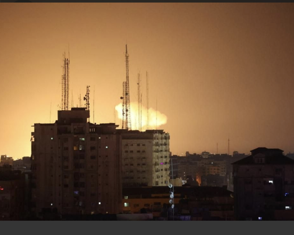 المقاومة قصفت برشقات صاروخية والاحتلال يشن غارات جوية على قطاع غزة...