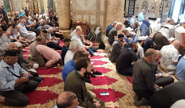 آلاف المواطنين يؤدون صلاة الفجر في المسجد الأقصى المبارك...
