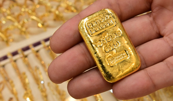 الذهب يستقر وسط المخاطر الجيوسياسية وارتفاع الدولار وعوائد السندات...