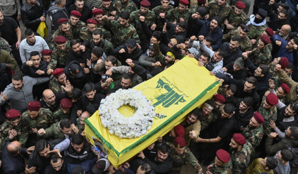 حزب الله يعلن استشهاد اثنين من عناصره بالمواجهات مع إسرائيل...