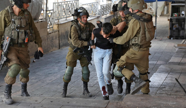 مواجهات واعتقالات خلال اقتحام الاحتلال لعدة مناطق بالضفة الغربية...