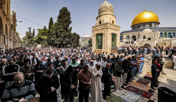 50 ألف مصل يؤدون صلاة الجمعة في المسجد الأقصى