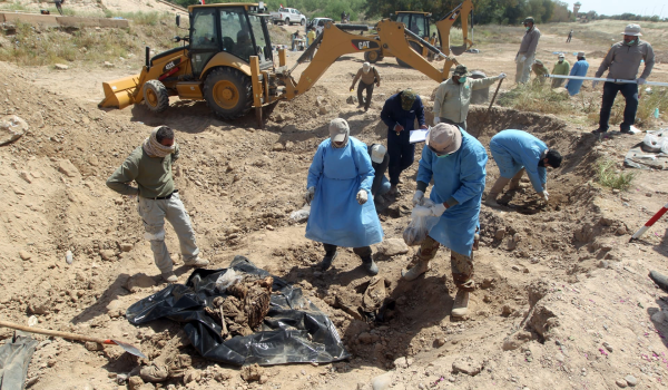 على مدار 5 أيام: انتشال نحو 392 جثمانا من مجمع ناصر الطبي بخان يونس...