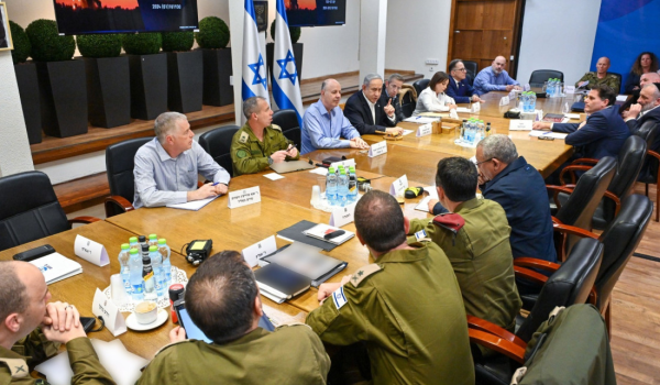بدء إجتماع مجلس الحرب الإسرائيلي لمناقشة صفقة التبادل وعملية رفح...