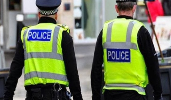 شرطة لندن تعتقل شخصا طعن عددا من المارة واثنين من عناصرها...