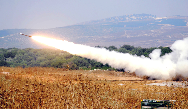 إسرائيل ترصد إطلاق 30 صاروخا من لبنان على الجولان المحتل...