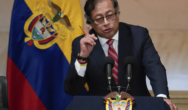 الرئيس الكولومبي يطالب الجنائية الدولية ...