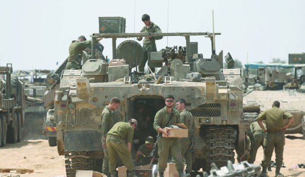 ذوو 600 عسكري إسرائيلي يعارضون عزم الحكو...