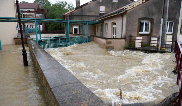 صور- فيضانات وإجلاء المئات من الأشخاص في...